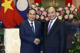越南国家主席阮春福会见老挝国家副主席本通•吉玛尼