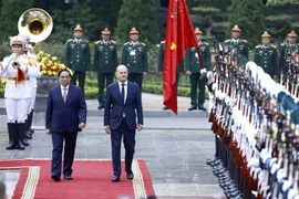 越南政府总理范明政举行仪式 欢迎德国总理对越南进行正式访问