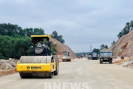 集中精力如期完成各项重点交通项目