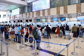 新山一机场简化卫生检疫流程 化解旅客拥堵现象
