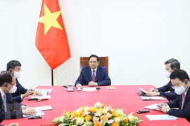 越南政府总理范明政与世界经济论坛执行主席克劳斯·施瓦布通电话