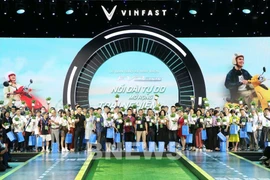 VinFast向客户交付首批Evo200智能电动摩托车