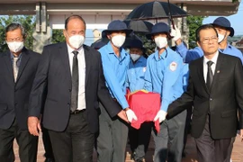 越南伤残军人与烈士节75周年：为在柬战争时期牺牲的志愿军遗骸举行追悼会