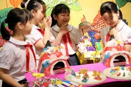 越南国家主席阮春福向全国少年儿童致以中秋节的祝福