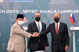 马来西亚加强与印度尼西亚和菲律宾的防务合作