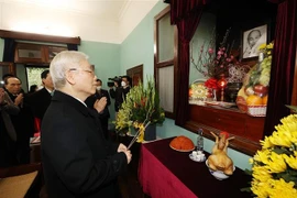 越共中央总书记阮富仲敬香缅怀胡志明主席