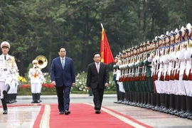 政府总理范明政主持仪式 欢迎老挝政府总理潘坎·维帕万访问越南
