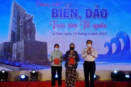 “海洋、岛屿—祖国之心”文艺晚会在广义省李山岛县举行
