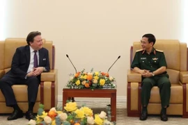 越南国防部长潘文江会见美国驻越南大使马克·埃文斯·纳珀 