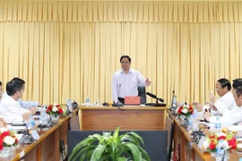 越南政府总理范明政走访乌门一号热电厂