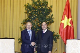 越南国家主席阮春福会见男足主教练朴恒绪