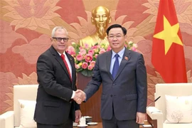 国会主席王廷惠会见古巴全国人民政权代表大会秘书长兼国务委员会秘书长阿科斯塔