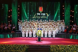 国家主席阮春福出席乡镇公安派出所所长先进个人表彰会