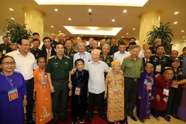 荣军烈士节75周年：越共中央总书记阮富仲会见全国先进模范革命有功者代表