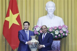 越南国家主席阮春福会见韩越文化经济交流协会