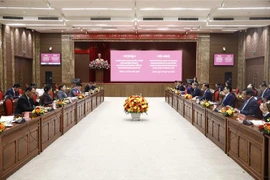 越南与老挝加强党建工作经验交流