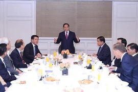 越南政府总理范明政会见越侨和美国的企业和科学家