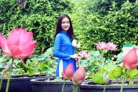 将莲花发展成为胡伯伯家乡的特色旅游产品 