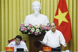 越南国家主席阮春福与建设法治国家提案指委会举行工作会议