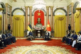 越南国家主席阮春福会见莫桑比克国民议会主席