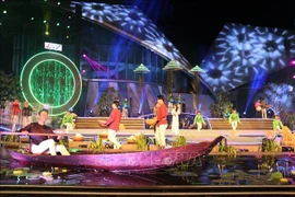 到薄辽省听“夜鼓怀郎”才子弹唱