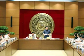 国会主席王廷惠主持修改城市和行政单位分类决议的会议