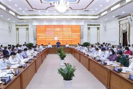 越南国会主席同胡志明市市委常委举行工作会议