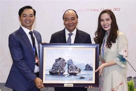 阮春福会见旅居印尼越南人代表