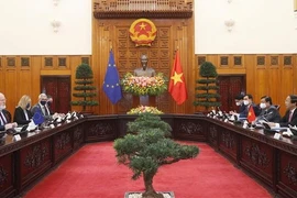 政府副总理黎文成与欧洲委员会执行副主席蒂默曼斯举行会谈