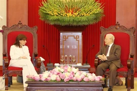 越共中央总书记阮富仲接见希腊总统卡特里娜·萨克拉罗普卢
