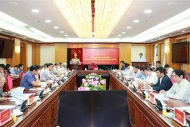  “越南社会主义法治国家中的国家权力控制”座谈会在河内举行