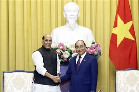 国家主席阮春福会见印度国防部长