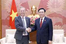 越南国会主席王廷惠会见英国驻越大使加雷斯·沃德