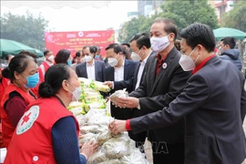 河内市向贫困群众送上春节礼物