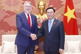越南国会主席王廷惠会见欧洲议会国际贸易委员会主席兰格