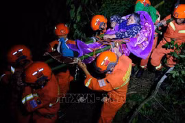 越南领导人就中国四川泸定发生地震致慰问电