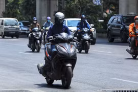 越南北部继续出现酷热高温天气 局地气温达39摄氏度以上