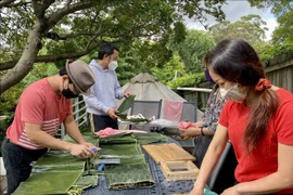 旅澳越南人包粽子筹资金为越南贫困儿童送温暖