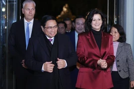 越南政府总理范明政会见比利时参议长斯蒂芬妮·德奥斯 