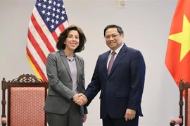 范明政总理会见美国商务部长吉娜·雷蒙多