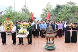 越南新闻工作者协会代表团溯源之旅