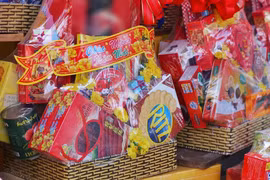 胡志明市春节礼品蓝子市场购销火爆