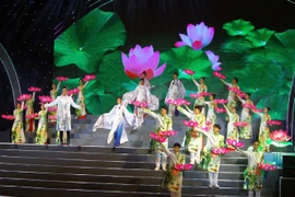 缅怀胡志明主席的文艺晚会在乂安省举行