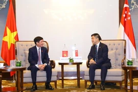 新加坡国会议长陈川仁会见越南-东盟友好议员小组主席裴文强