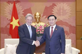 越南国会主席王廷惠会见波音国际总裁迈克尔·阿瑟