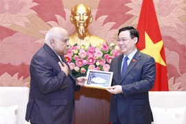国会主席王廷惠会见古巴和俄罗斯驻越大使