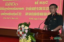 为老挝人民军干部开设的边防业务培训班闭幕