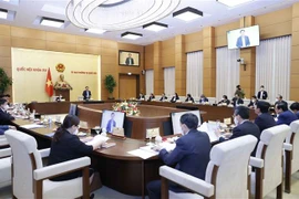 越南国会主席王廷惠主持与槟椥省领导的工作会议