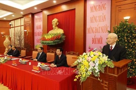 越共中央总书记阮富仲向各位党、国家领导和原领导人、全国同胞和战士拜年