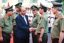 国家主席阮春福：主动发现及时处理问题 确保经济发展安全